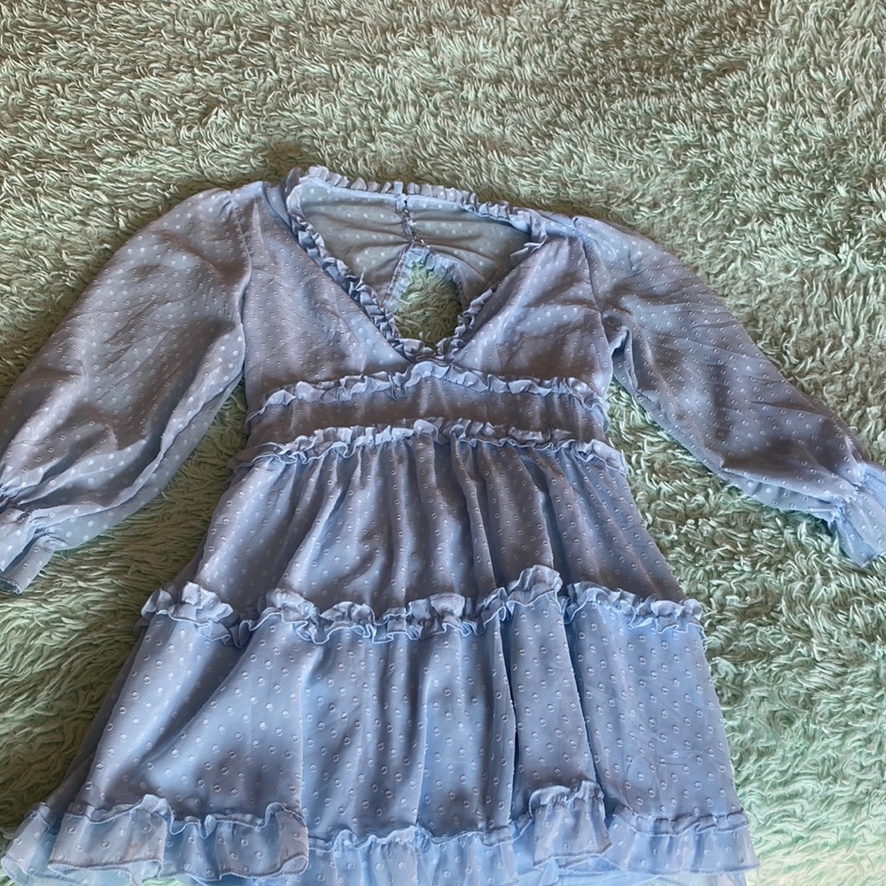 Only been worn 1 time!